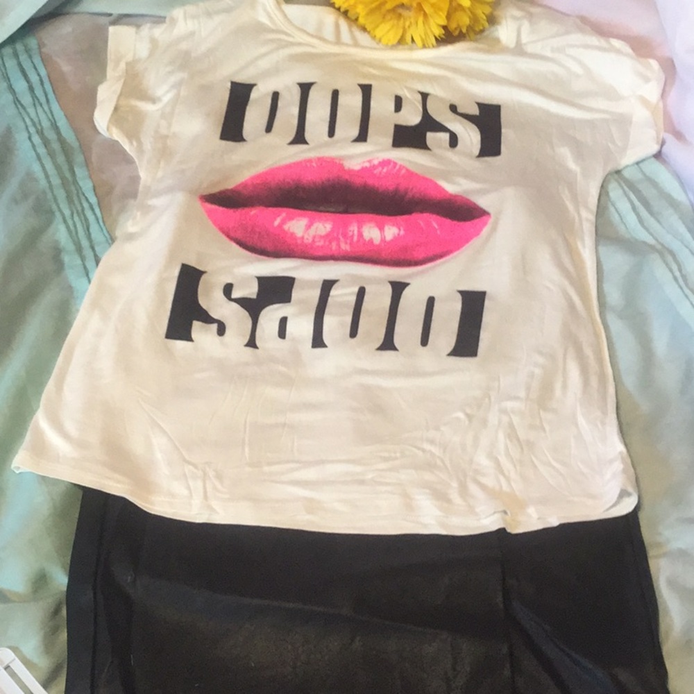 ❌DONATED❌Ivory Off White Graphic “Oops” Lips Print Tee Top - Picture 7 of 10